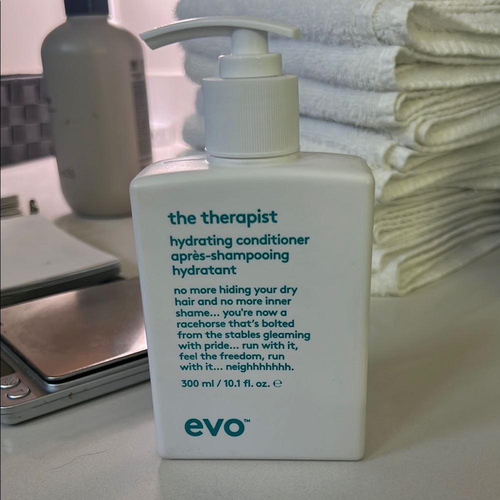 The Therapist Hydrating Conditioner - White